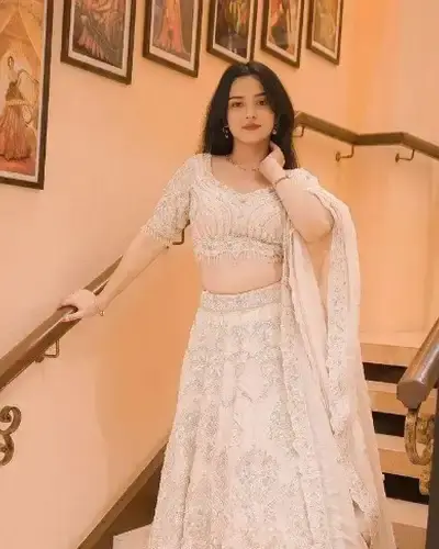 Escort Sirathu